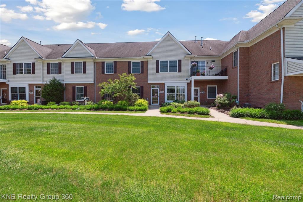 1056 SHIAWASSEE Circle, Howell, MI 48843 — Photo 5