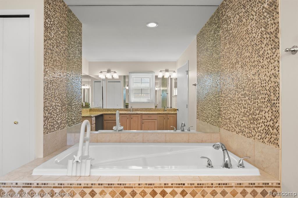 41665 CHARLESTON Lane, Novi, MI 48377 — Photo 34