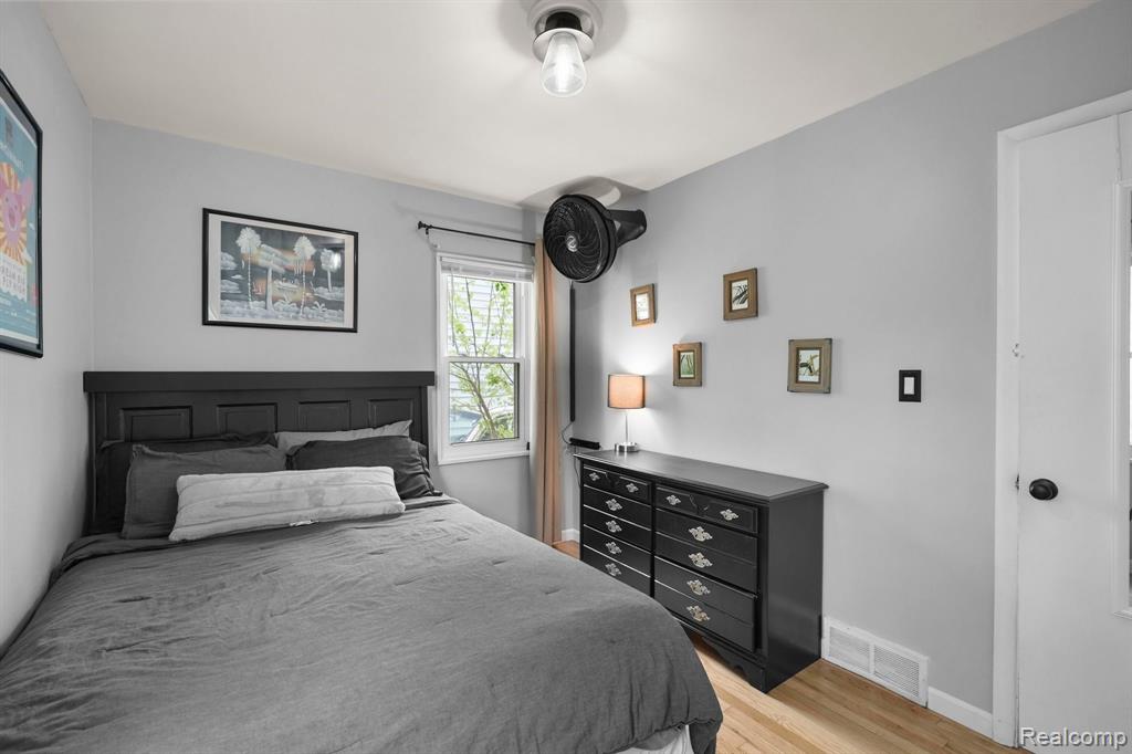 933 E ROWLAND Avenue, Madison Heights, MI 48071 — Photo 10