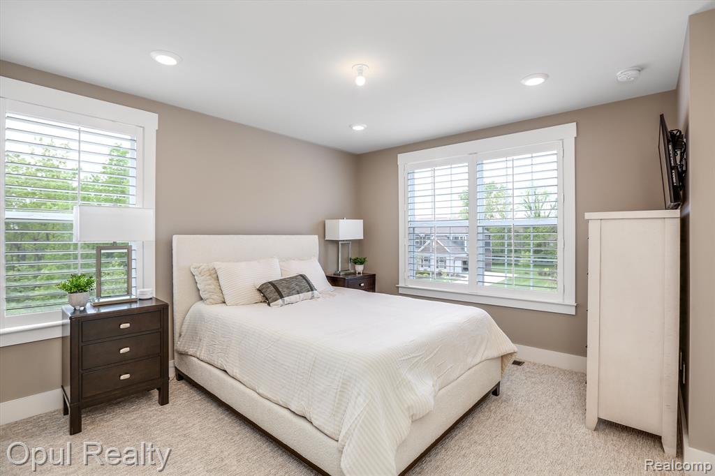 7484 HARDWOOD Circle, Canton, MI 48187 — Photo 30