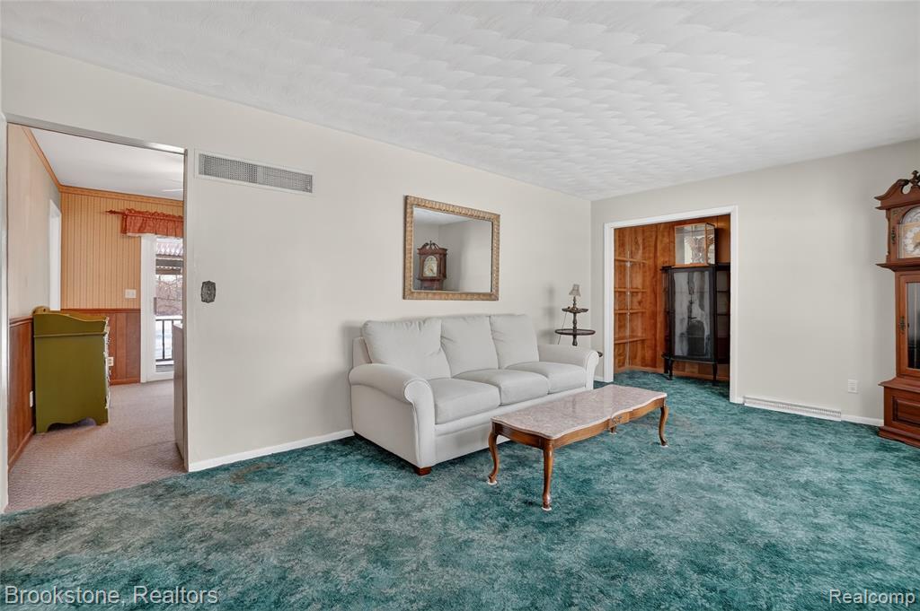 300 N Kibbee Street, MI 48879 — Photo 7