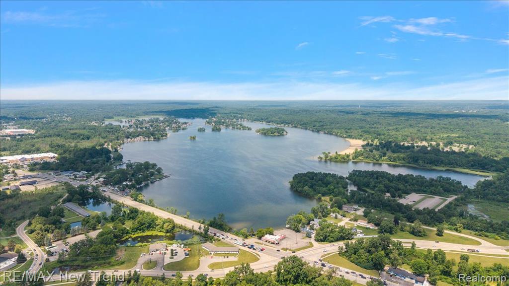 8300 Pontiac Lake Road, White Lake, MI — Photo 18