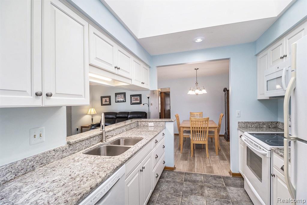 49593 LAUREL HEIGHTS Court, 87, Shelby Twp, MI 48315 — Photo 12
