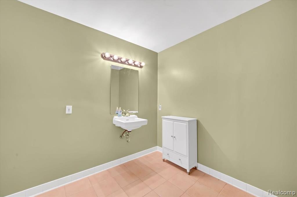 44680 Elizabeth Road, Clinton Twp, MI 48036 — Photo 16