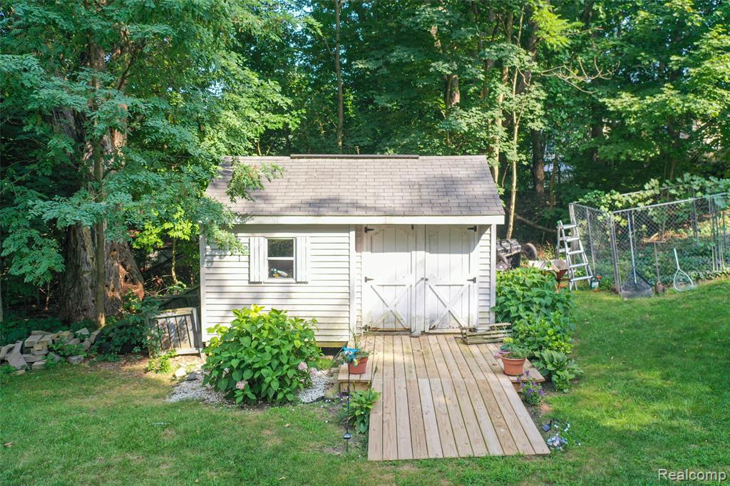 1938 Lakeview Drive, Lapeer, MI 48446 — Photo 30