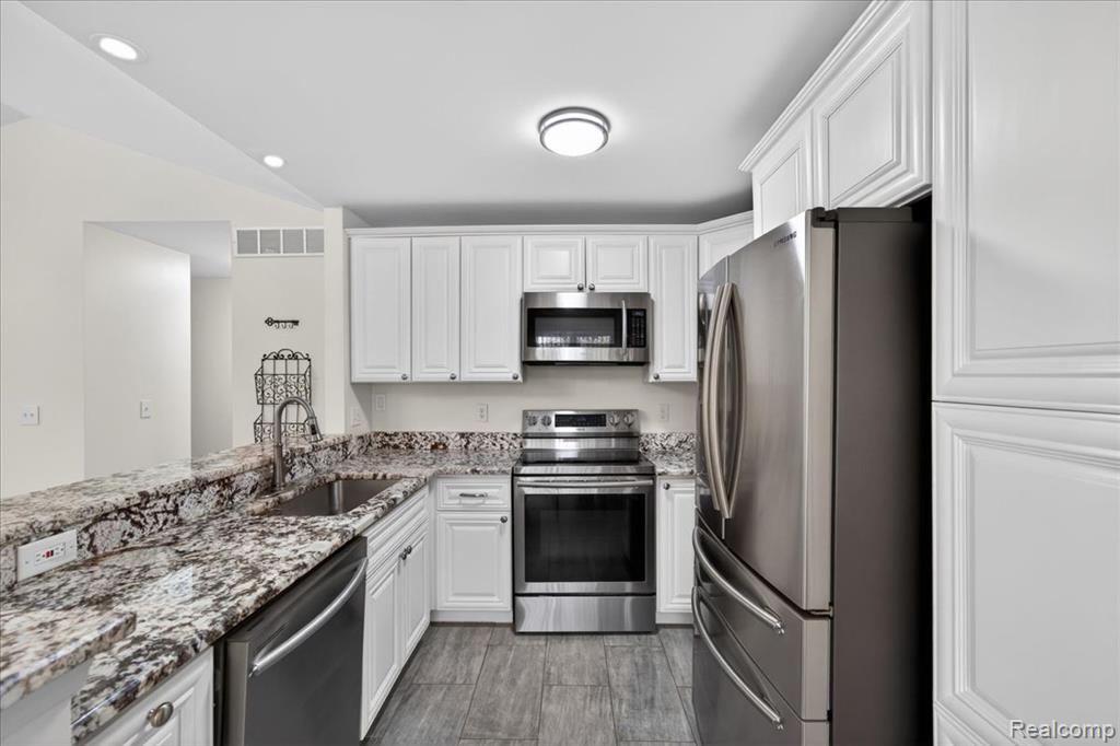 15235 Cornell Drive, Clinton Twp, MI 48038 — Photo 13