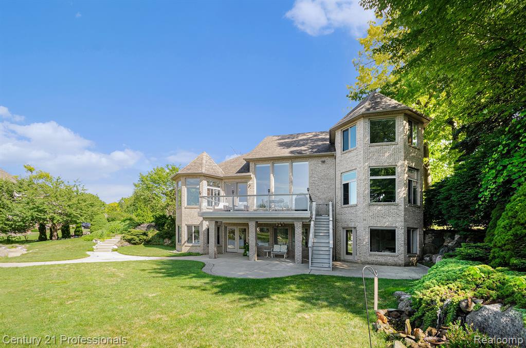 9020 Huron Bluffs Drive, White Lake, MI — Photo 36
