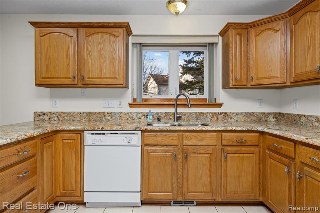 4438 Great Oaks Drive, Grand Blanc, MI 48439 — Photo 23