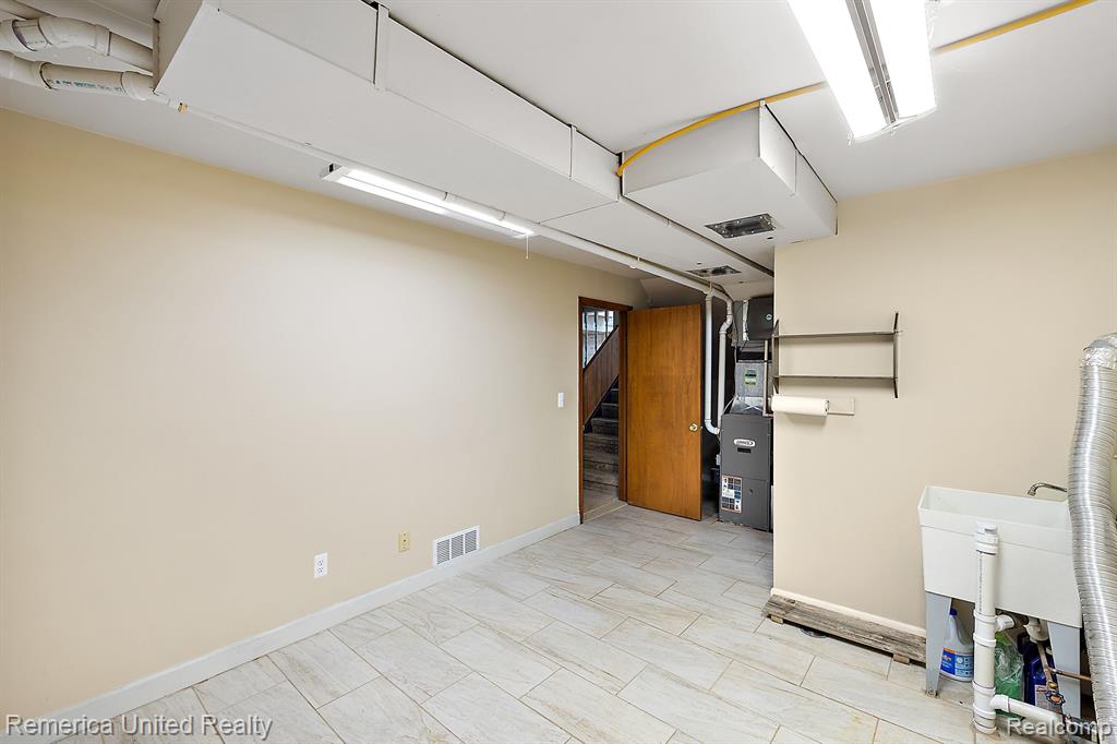 876 RIDGEMONT Street, Commerce Twp, MI 48382 — Photo 24