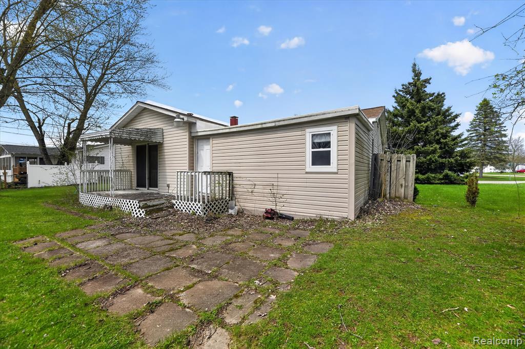 5300 Arnold Drive, Burton, MI 48509 — Photo 40