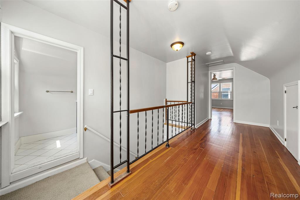 26021 Berkley Avenue, Huntington Woods, MI — Photo 20