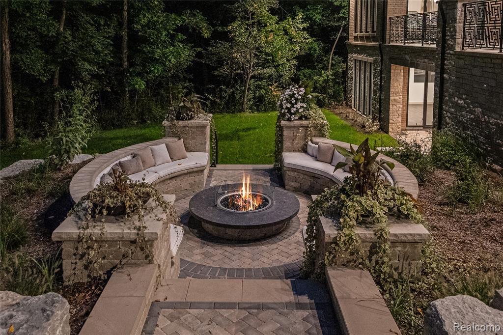 559 Barrington Park Drive, Bloomfield Hills, MI 48304 — Photo 46