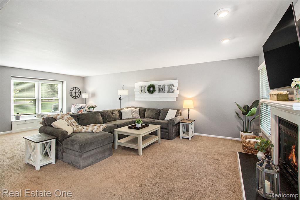 964 Abbey Lane, Milford, MI 48381 — Photo 3