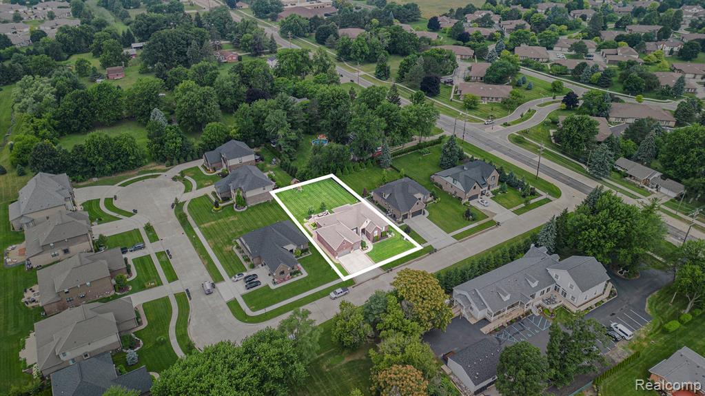 48913 Pinebrook Drive, Utica, MI 48315 — Photo 36