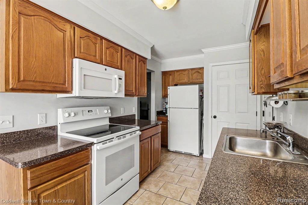 47083 Auburn Court, Utica, MI 48317 — Photo 9