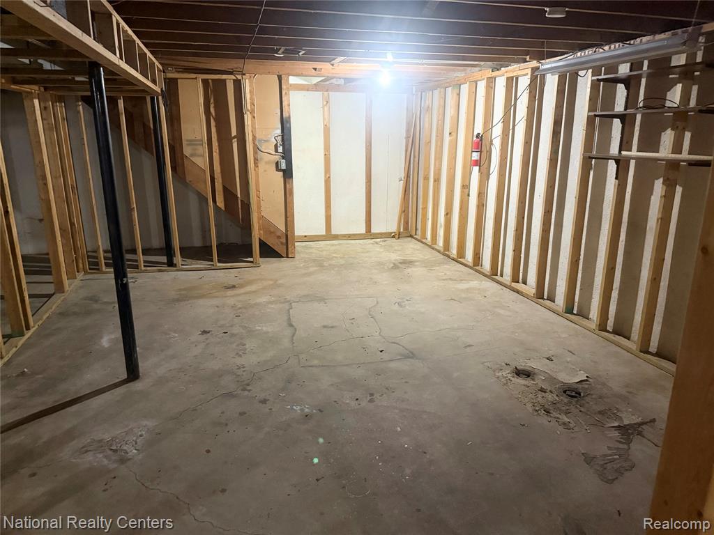 6790 Emily Court, Westland, MI — Photo 23