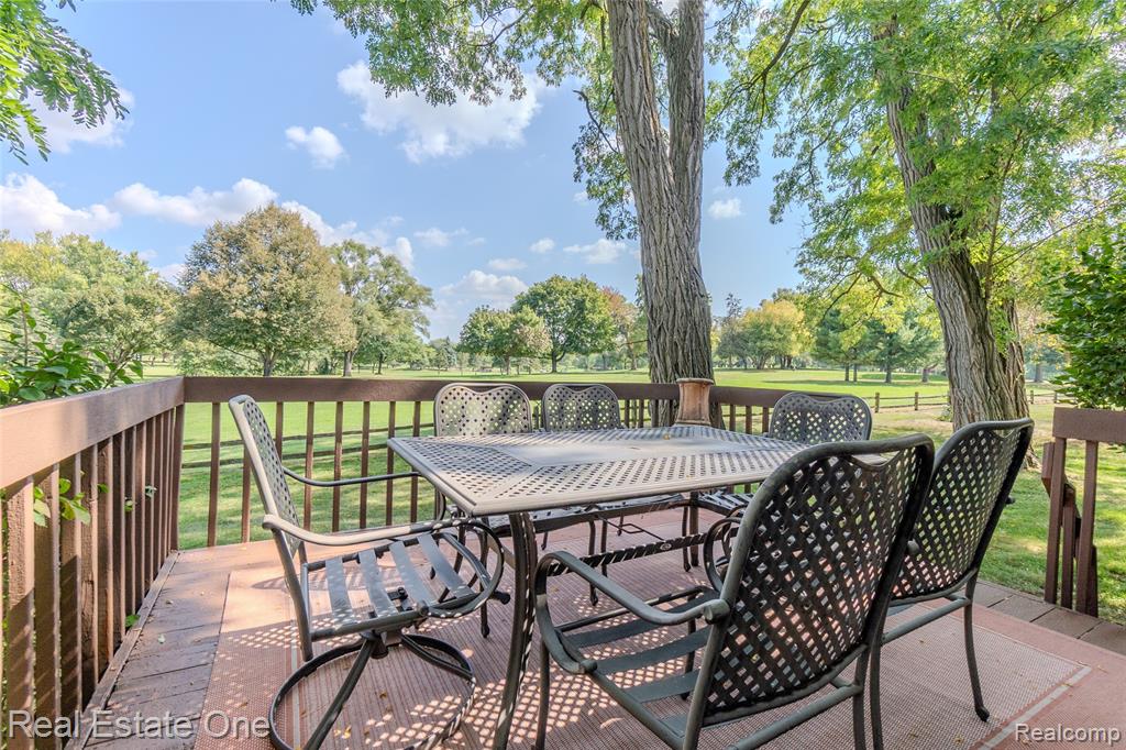 4575 Fairway Court, Waterford, MI 48328 — Photo 4