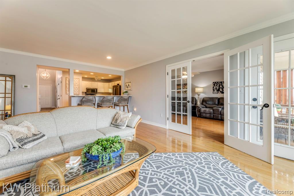 819 E Pointe, Port Huron, MI 48060 — Photo 17