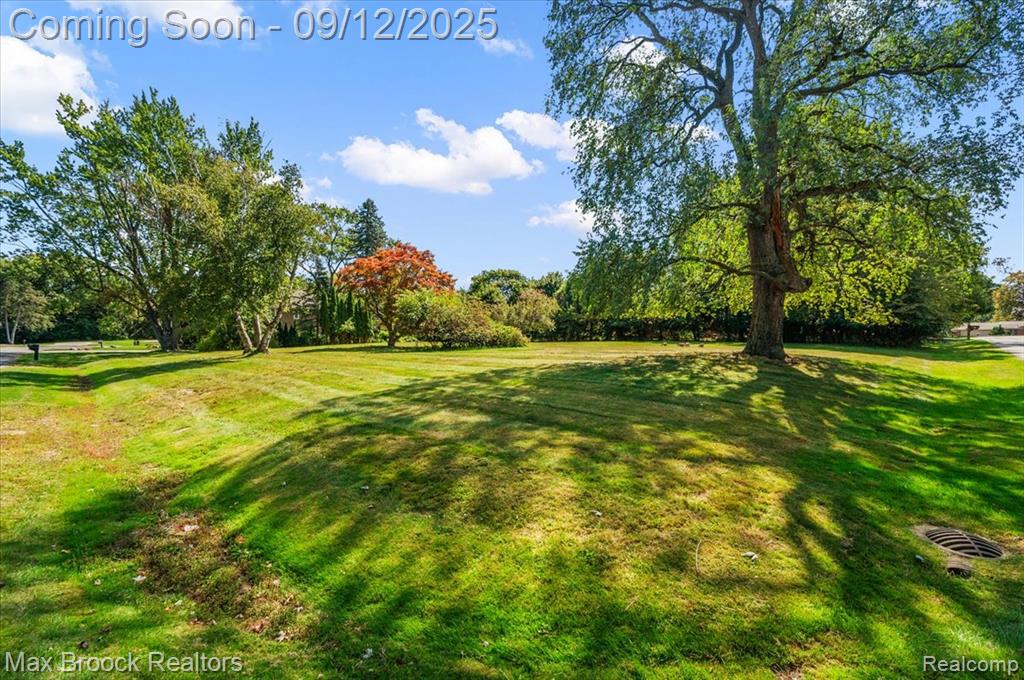 1027 Joanne Court, Bloomfield Hills, MI 48302 — Photo 37