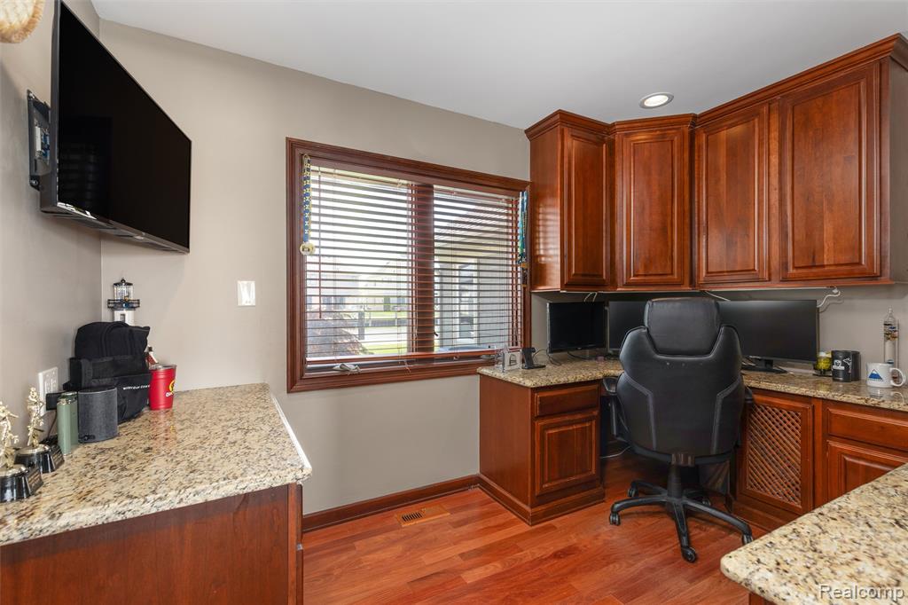 38846 Venetian Drive, Harrison Township, MI — Photo 25