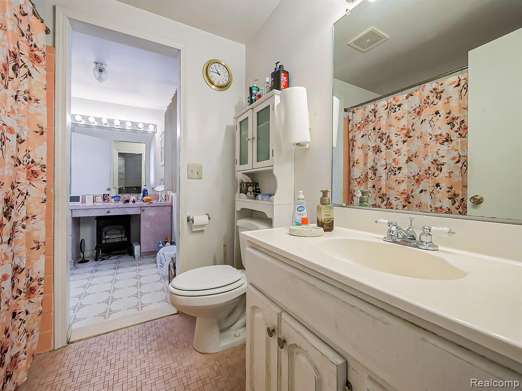 16870 Shaftsbury Avenue, Detroit, MI 48219 — Photo 16