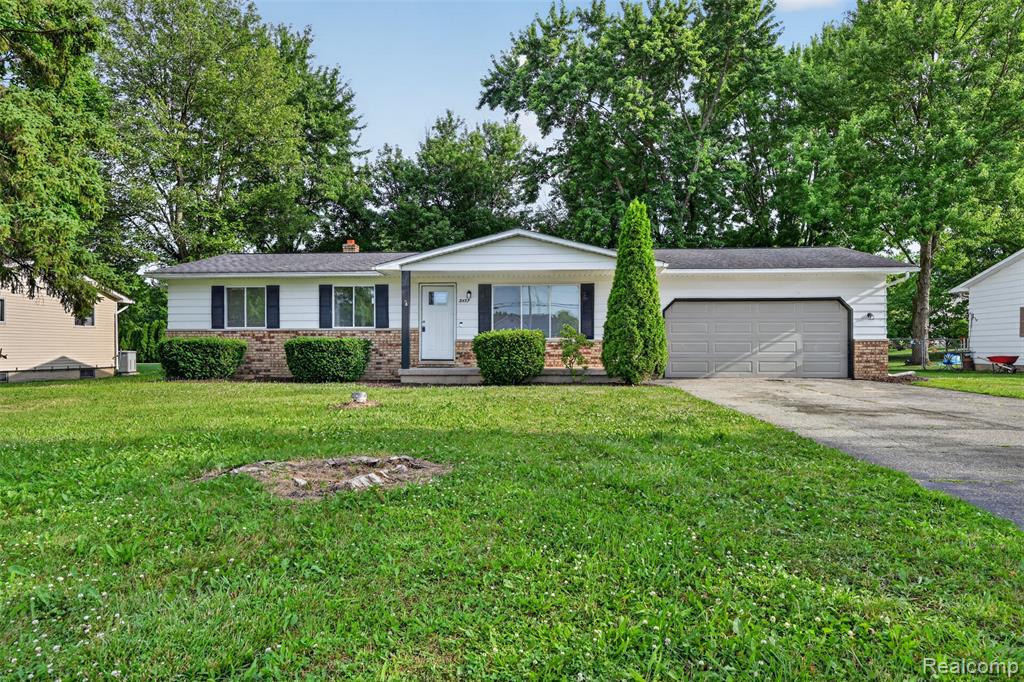 5457 Reid Road, Swartz Creek, MI 48473 — Photo 2