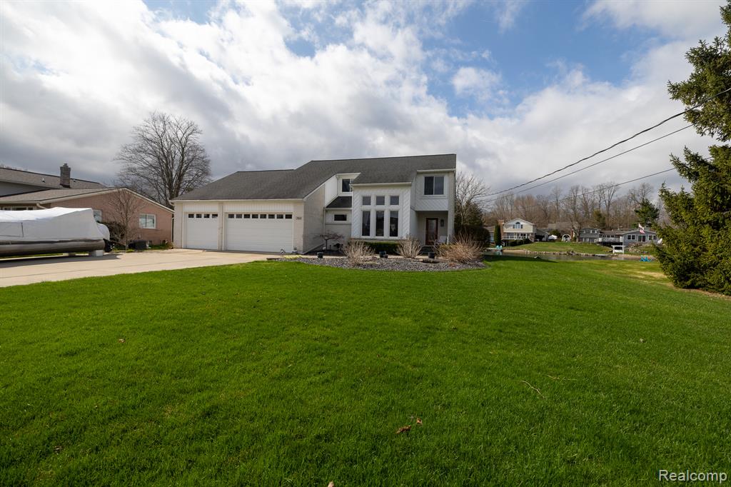 762 Golden Shores, White Lake, MI — Photo 38