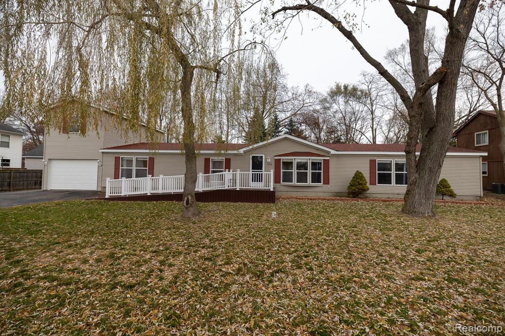 9198 Ashdown Avenue, White Lake, MI — front exterior