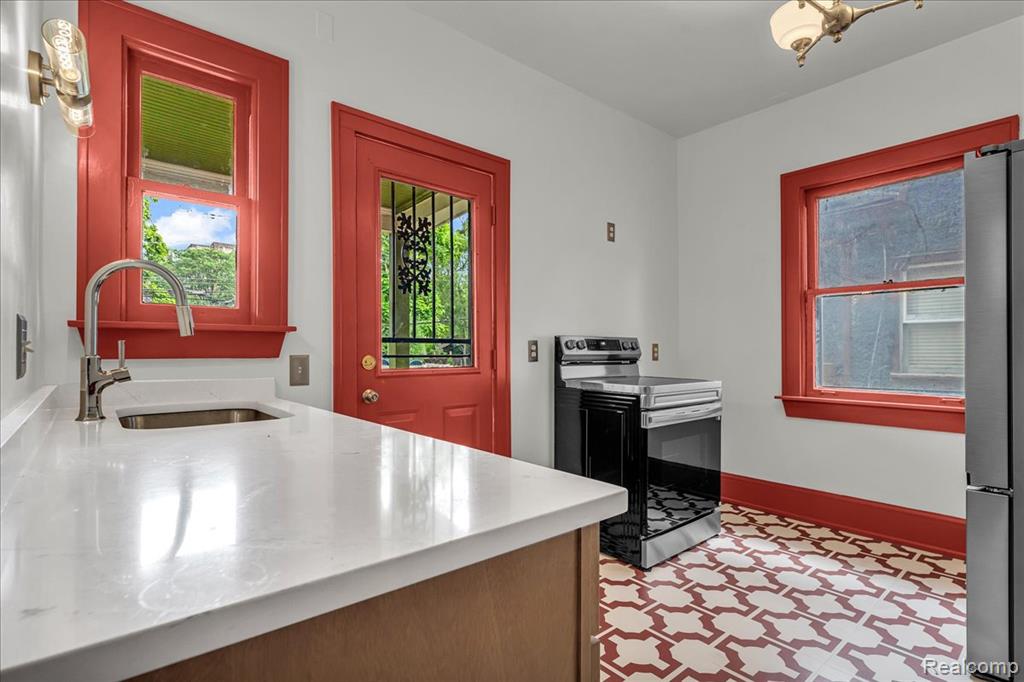 734 Delaware Street, Detroit, MI 48202 — Photo 14