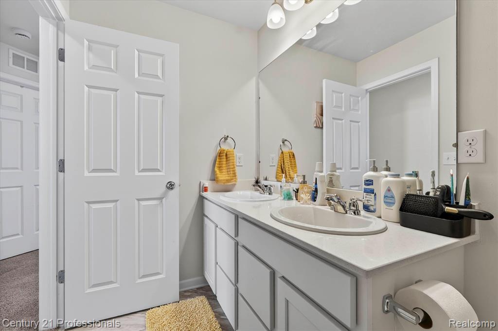 54407 Heron Circle, New Baltimore, MI 48047 — Photo 36