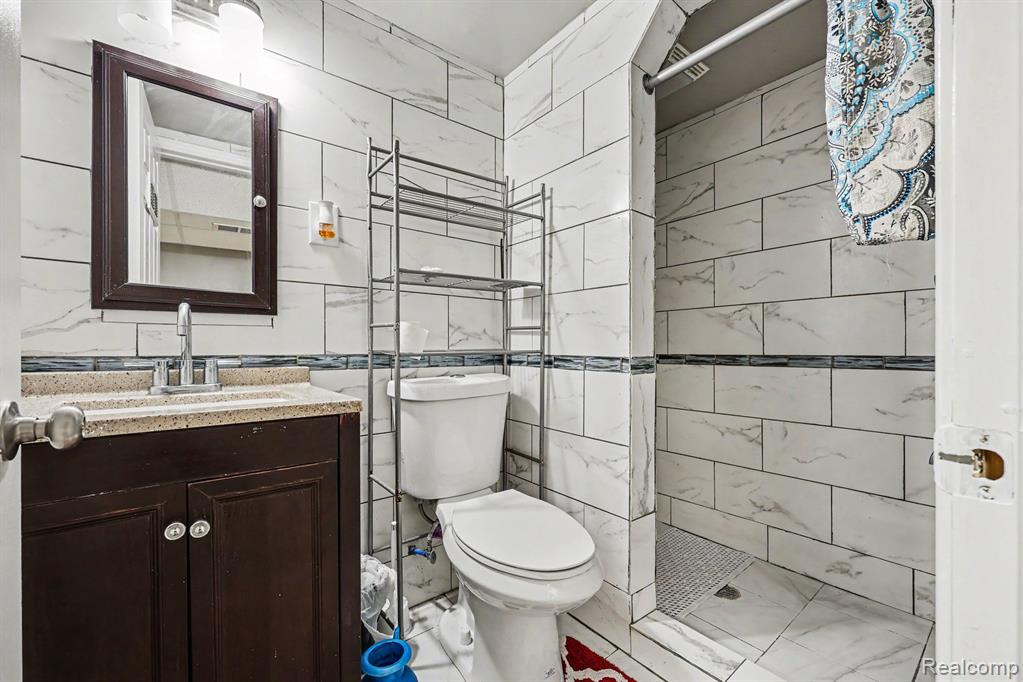 4274 Dickson Drive, Sterling Heights, MI 48310 — Photo 19