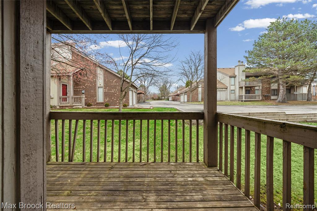 7443 Brynmawr Court, West Bloomfield, MI — Photo 40