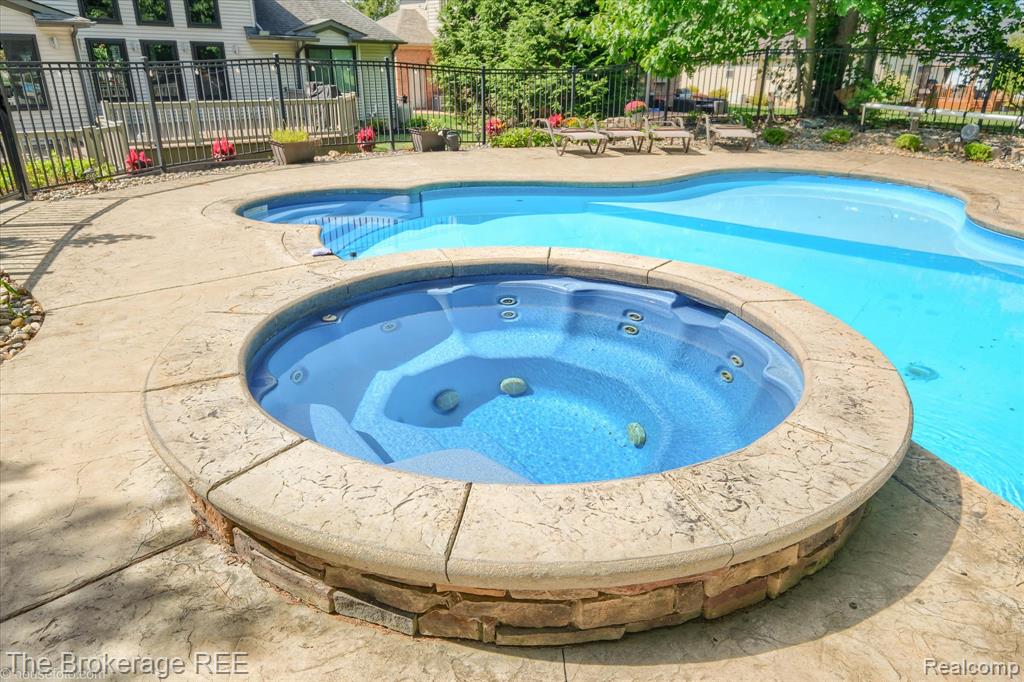 5239 Farmridge Lane, Grand Blanc, MI 48439 — Photo 91
