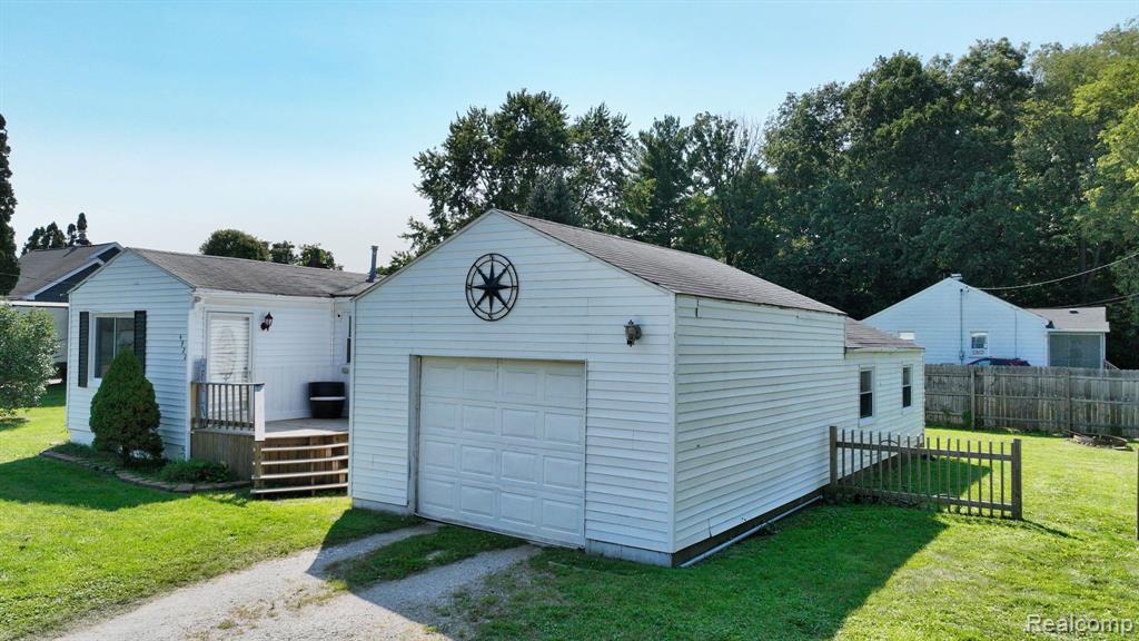 4322 GREENLY Street, Burton, MI 48529 — Photo 3