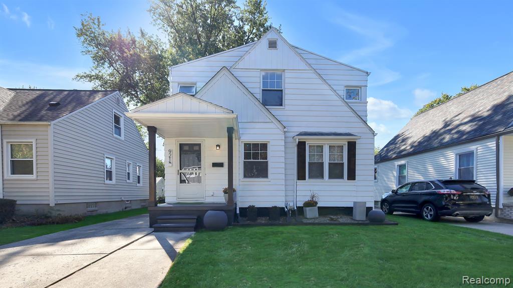 921 CAMBRIDGE Road, Berkley, MI 48072 — Photo 2