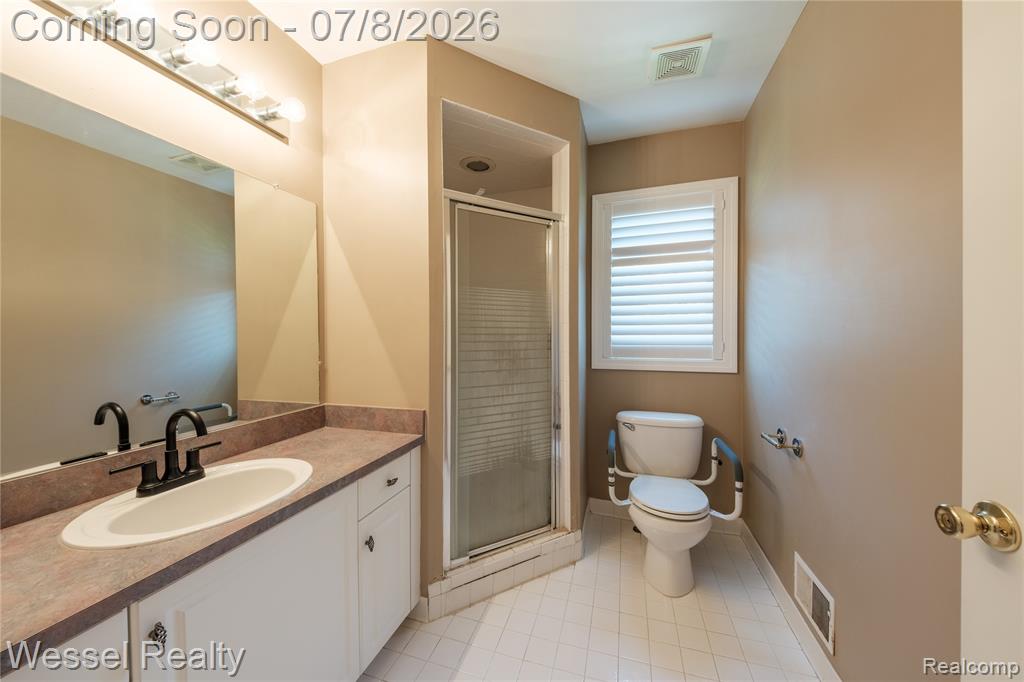 17575 Rocco Drive, Macomb, MI 48044 — Photo 23