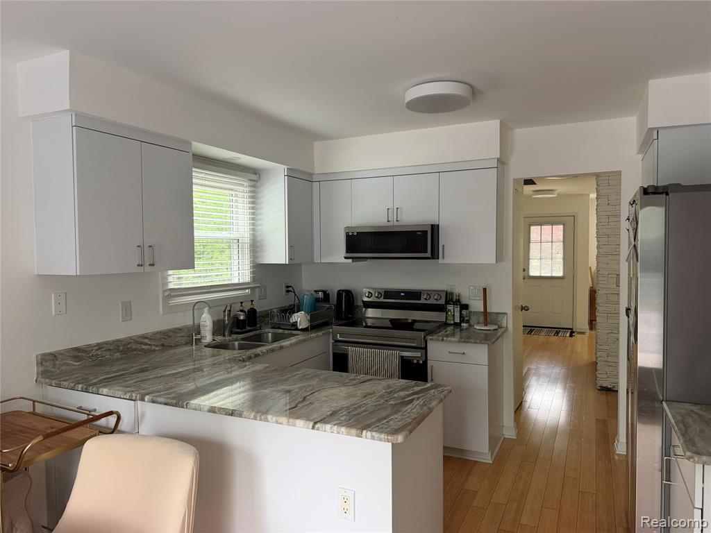 5589 Loveland Street, West Bloomfield, MI — Photo 10