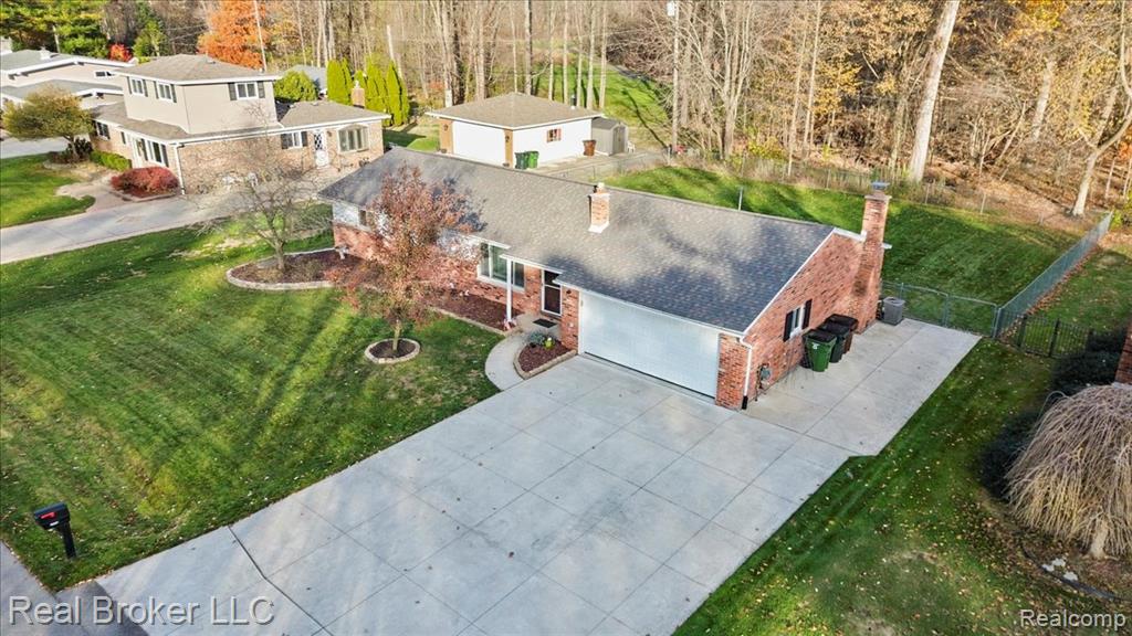 52048 Brentwood Drive, Shelby Twp, MI 48316 — Photo 9