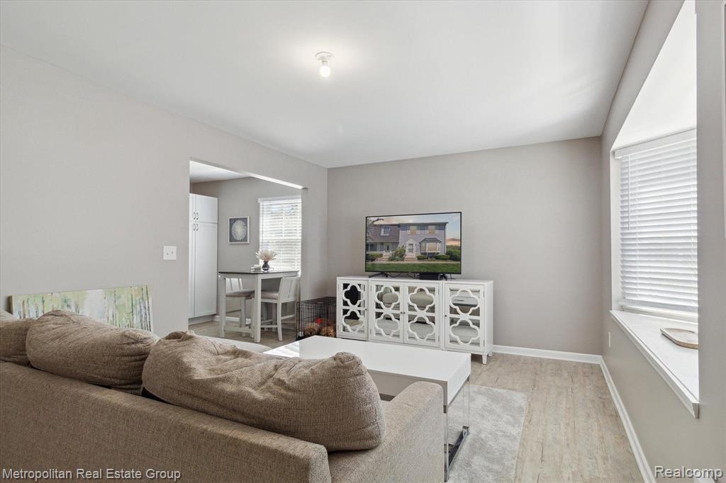 284 LAKE VILLAGE Drive, Walled Lake, MI 48390 — Photo 4