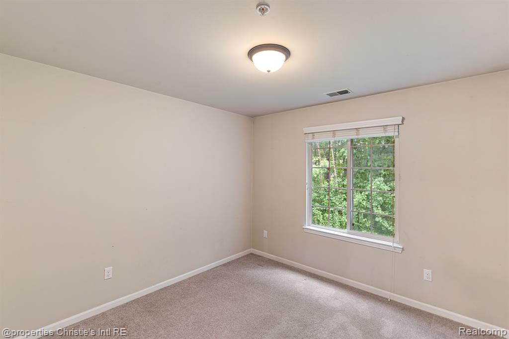 8437 Williamstown Drive, Shelby Twp, MI 48316 — Photo 12