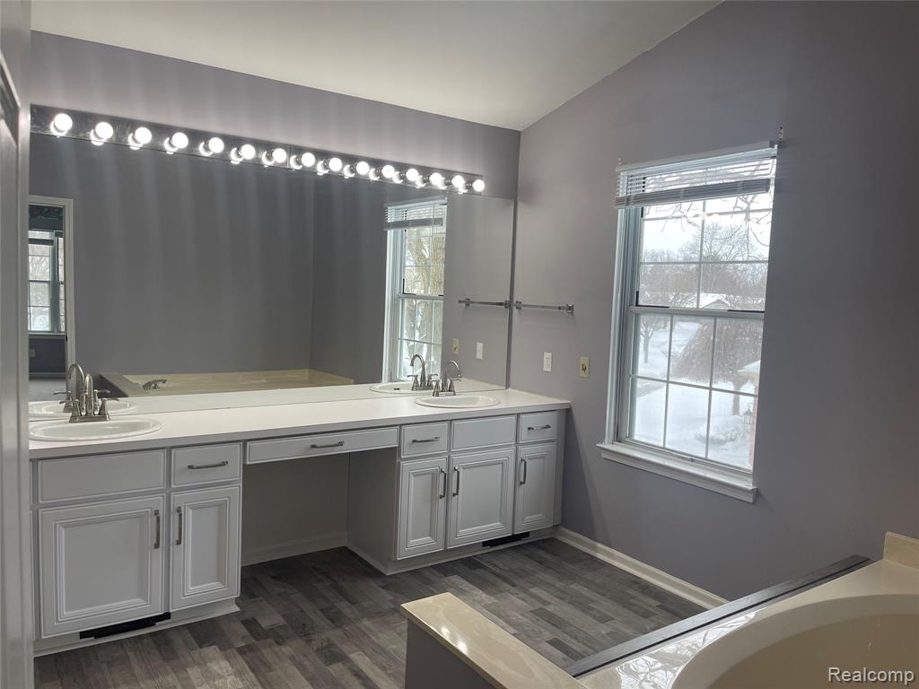 45225 Yorkshire Drive, Novi, MI — Photo 17