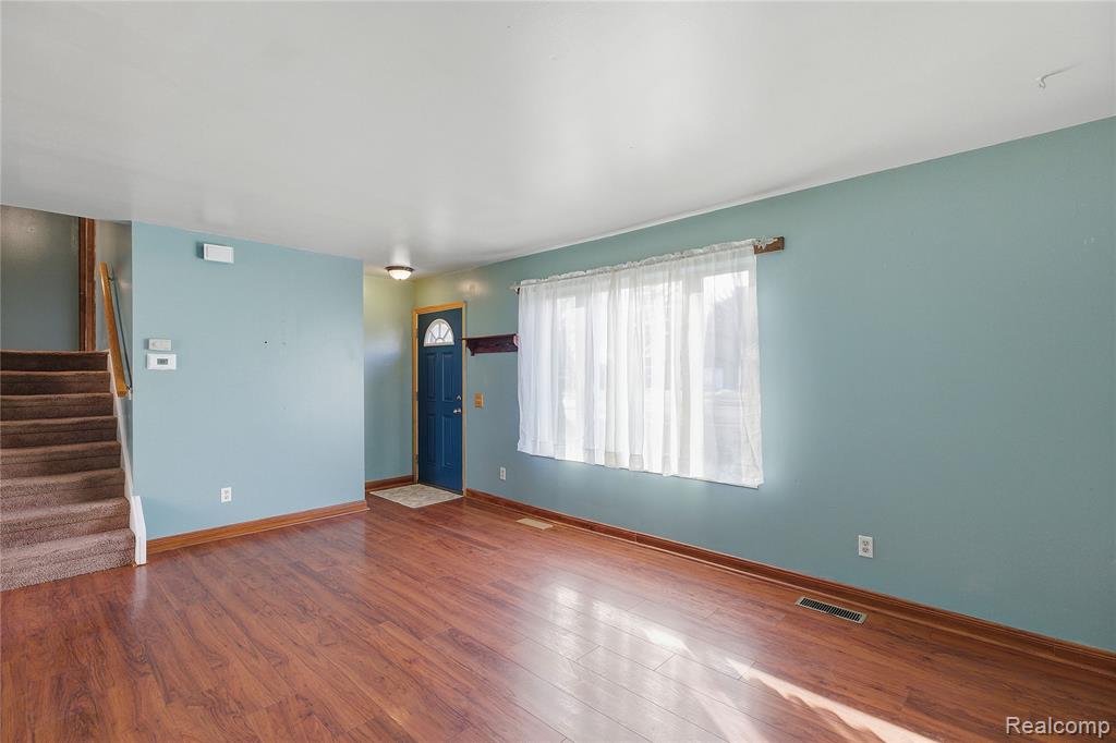 6230 Barker Drive, Waterford, MI 48329 — Photo 3