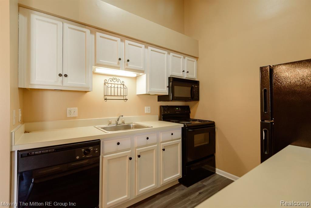 9635 WILDFLOWER Court, Van Buren, MI 48111 — Photo 10