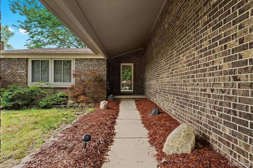 728 SOREL Drive, Canton, MI 48188 — Photo 3