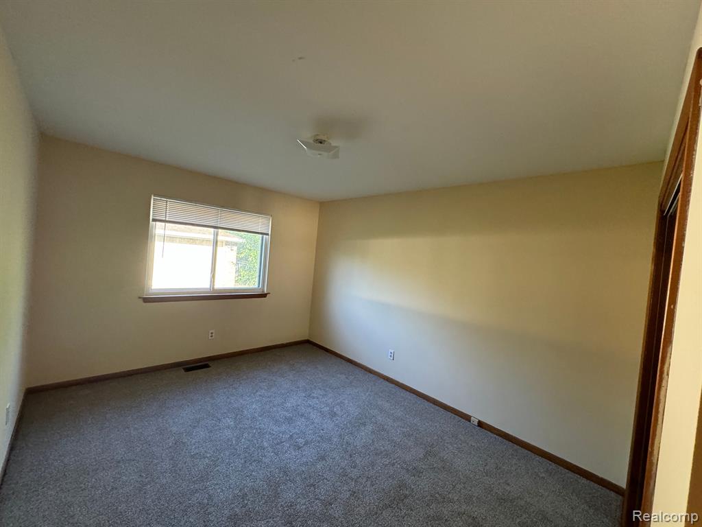 6030 WHITEFIELD Street, Dearborn Heights, MI 48127 — Photo 9