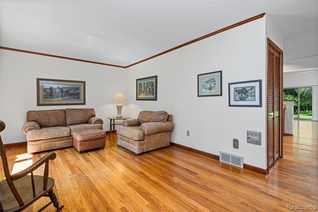 760 Waterbury Road, Highland, MI 48356 — Photo 8