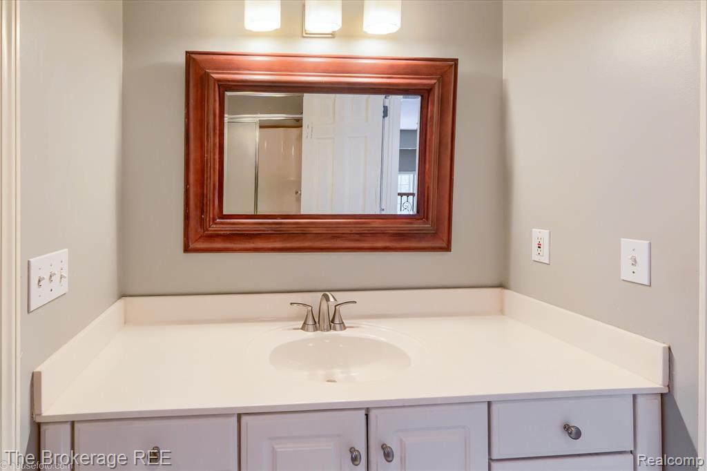 5475 Woodfield Parkway, Grand Blanc, MI 48439 — Photo 76
