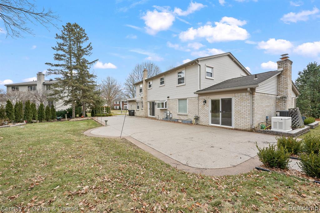 42185 BAINTREE Circle, Northville, MI 48168 — Photo 33