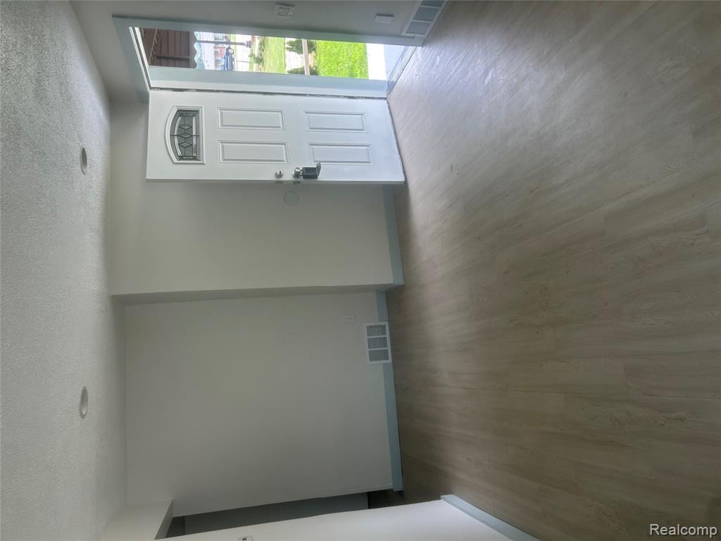552 N Harris Road, Ypsilanti, MI 48198 — Photo 3