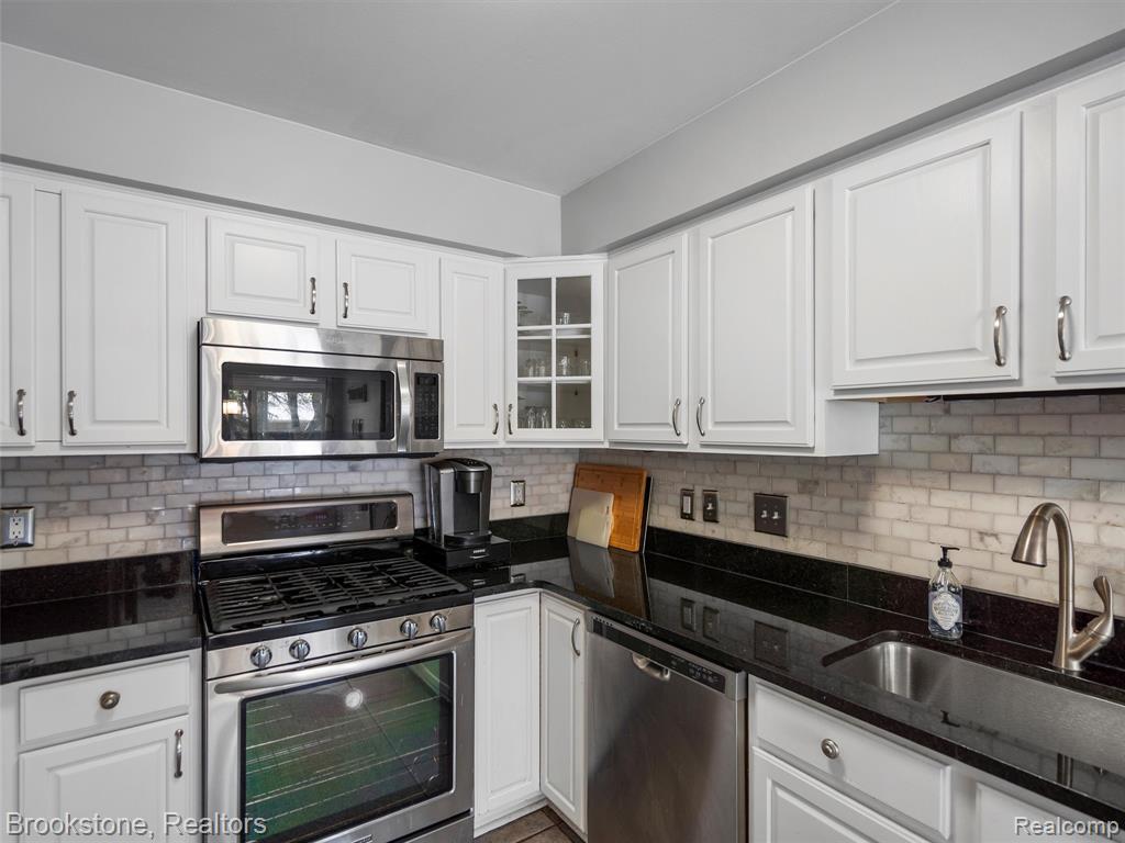 1652 S Hill Circle, Bloomfield Hills, MI 48304 — Photo 15